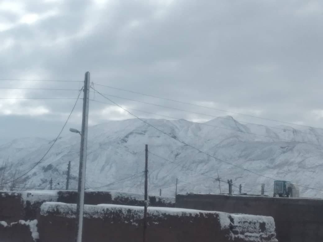 بارش برف زمستانی مهمان اهالی روستای عطائیه + تصاویر