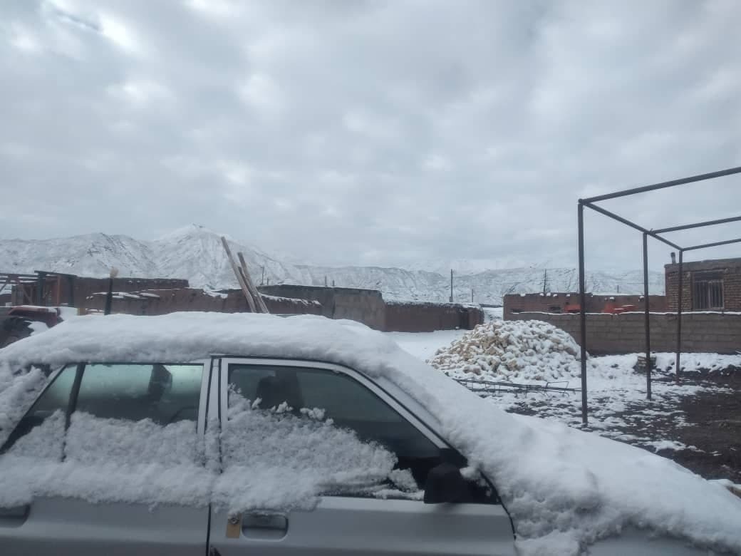 بارش برف زمستانی مهمان اهالی روستای عطائیه + تصاویر