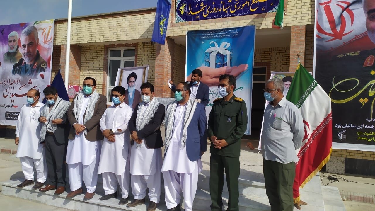 ۱۵۰۰ بسته معیشتی بین سیل زدگان کنارک توزیع شد