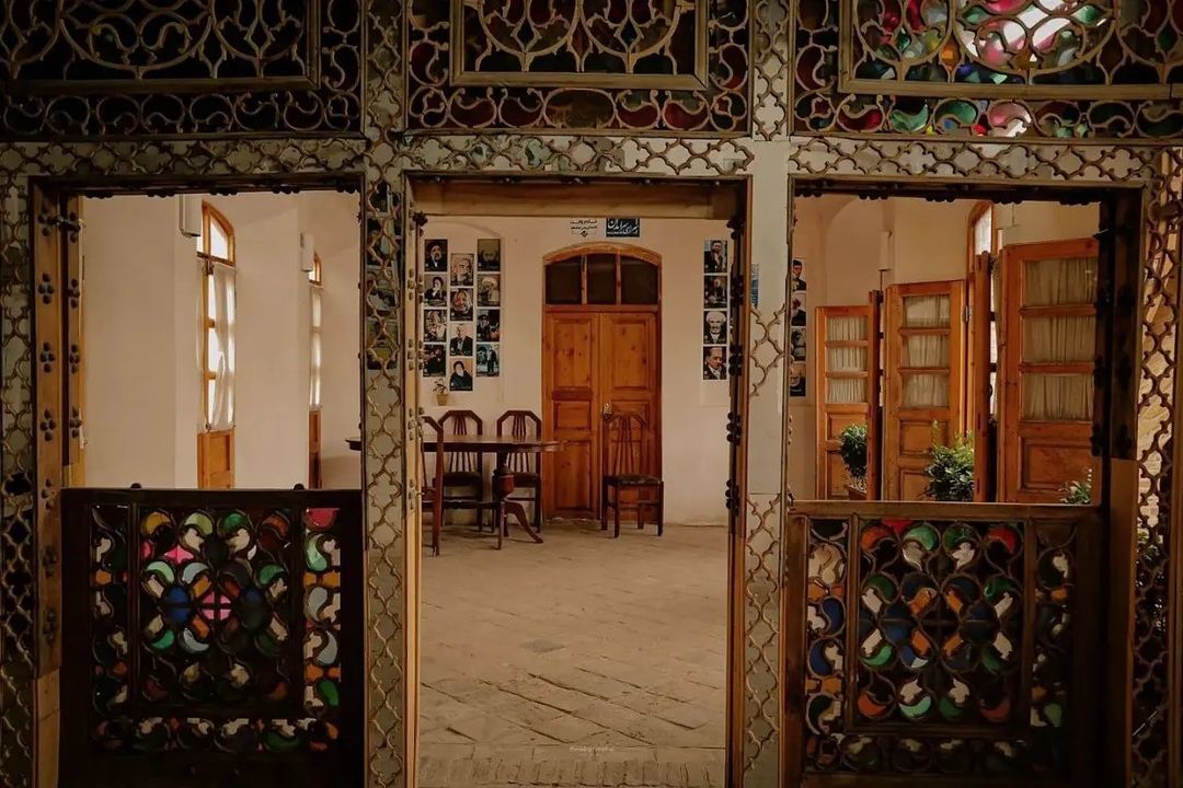 حوض آبی و ماهی قرمز، اینجا نوستالژی قد می&zwnj;کشد! + عکس