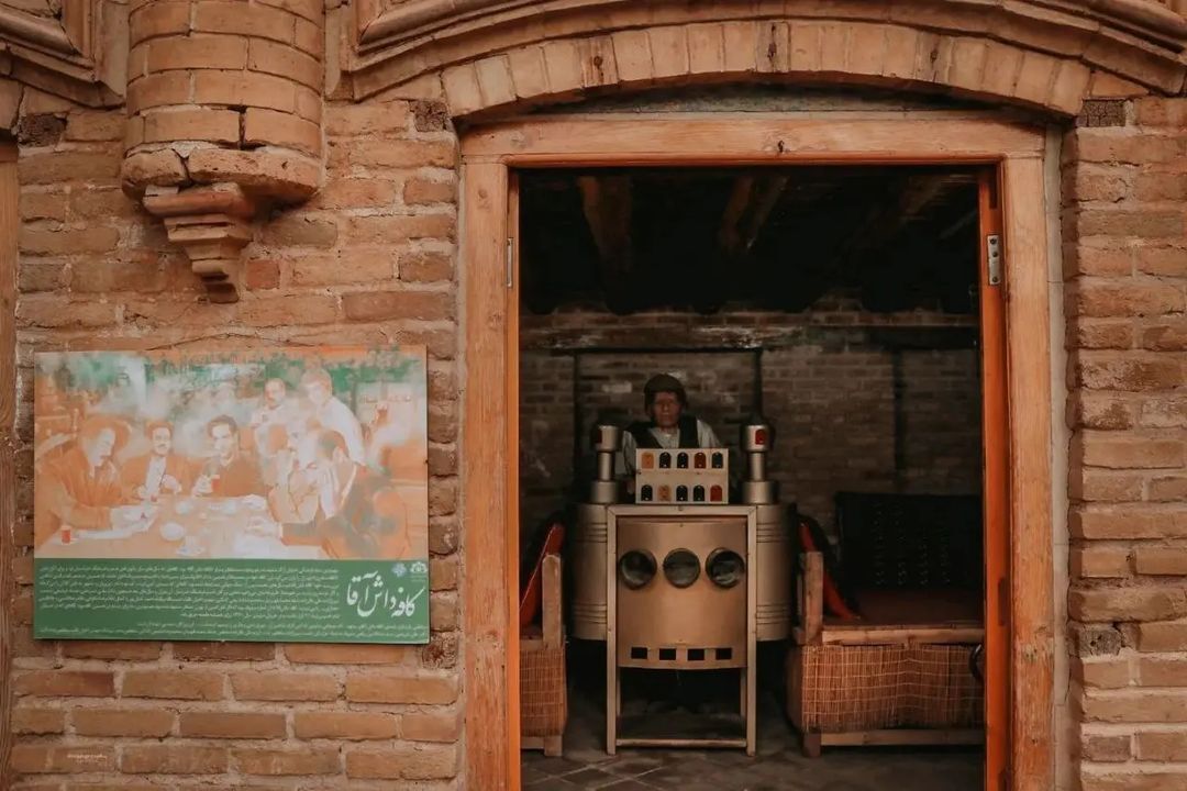 حوض آبی و ماهی قرمز، اینجا نوستالژی قد می&zwnj;کشد! + عکس