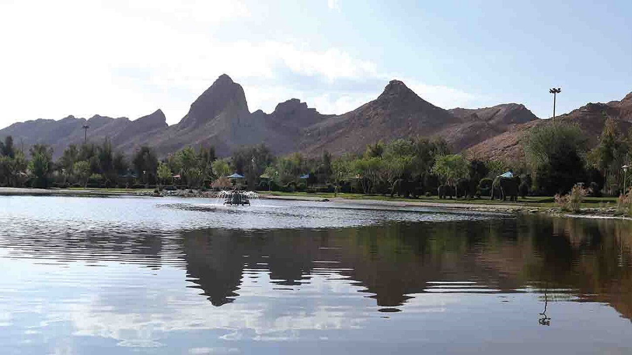 نمایی از یک روز زمستانی در پارک مصنوعی فولادشهر + فیلم