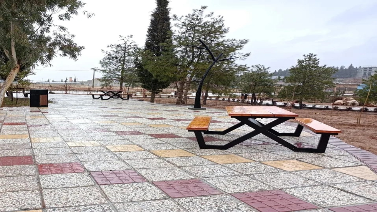 نصب نیمکت‌های تعاملی خانواده در بوستان‌های شیراز
