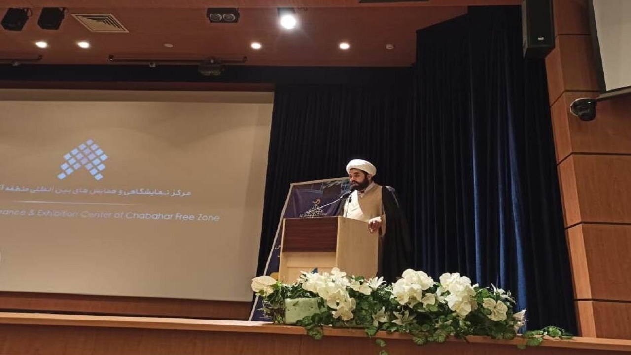 هنرمندان با هنر خود از مشکلات کشور گره‌گشایی کنند