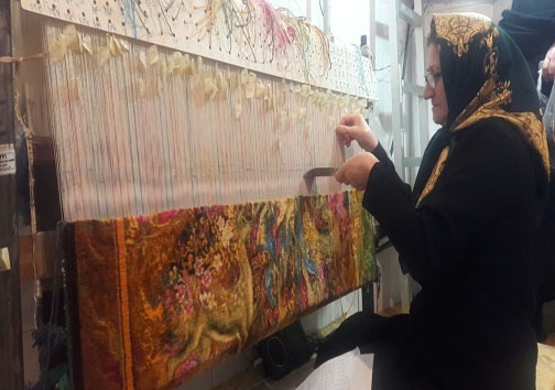 زخم بیمه روی دست قالیبافان زخم بیمه روی دست قالیبافان