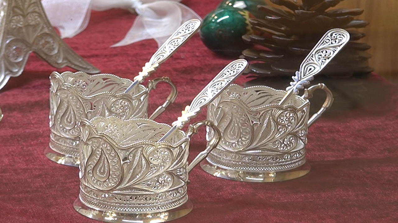 نمایش ۱۰ اثر فاخر صنعتگران زنجانی در جشنواره فجر صنایع‌دستی