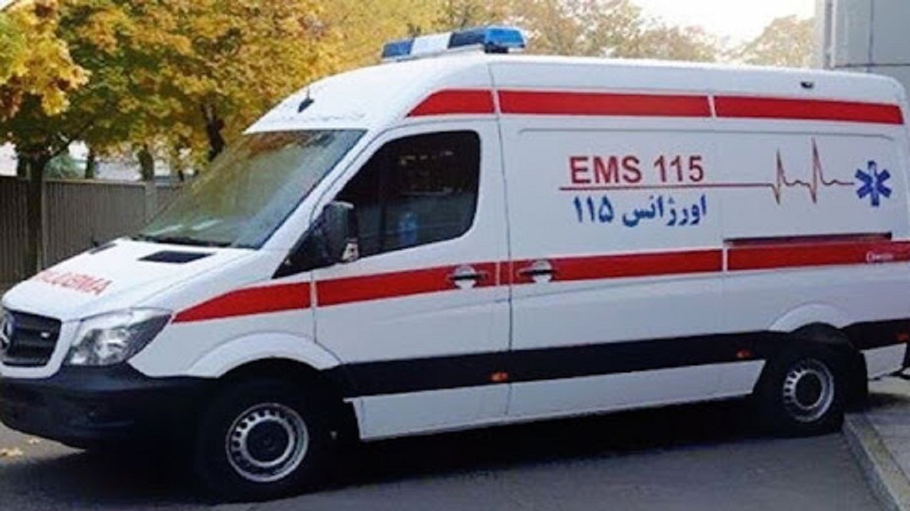 نجات جان زن ۷۰ ساله توسط نیرو‌های هلال احمر مهربان