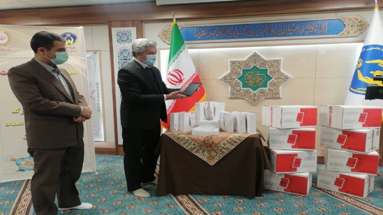 ۲۲۵ دستگاه تبلت بین دانش آموزان نیازمند توزیع شد