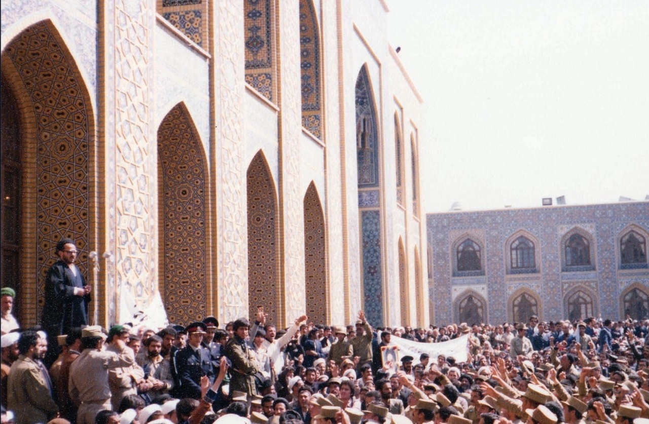 تصاویری از آخرین مبارزات مردم انقلابی مشهد در بهمن ۱۳۵۷+فیلم