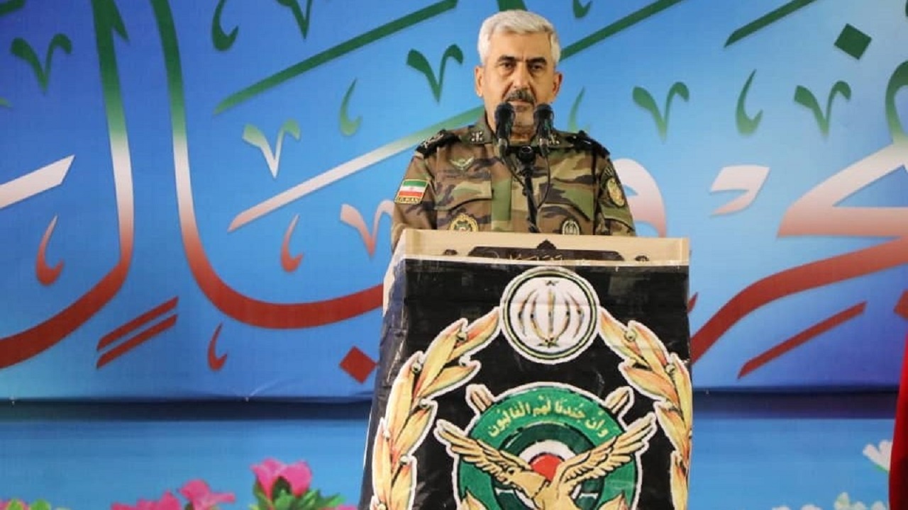 اقدام ارتش در ۱۹ بهمن ماه هزینه انقلاب را به شکل چشمگیری کاهش داد