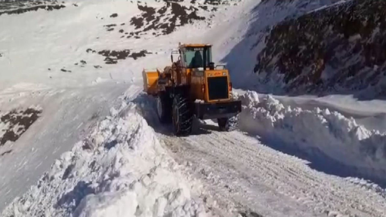 بازگشایی  ۷۱ جاده روستایی اشنویه