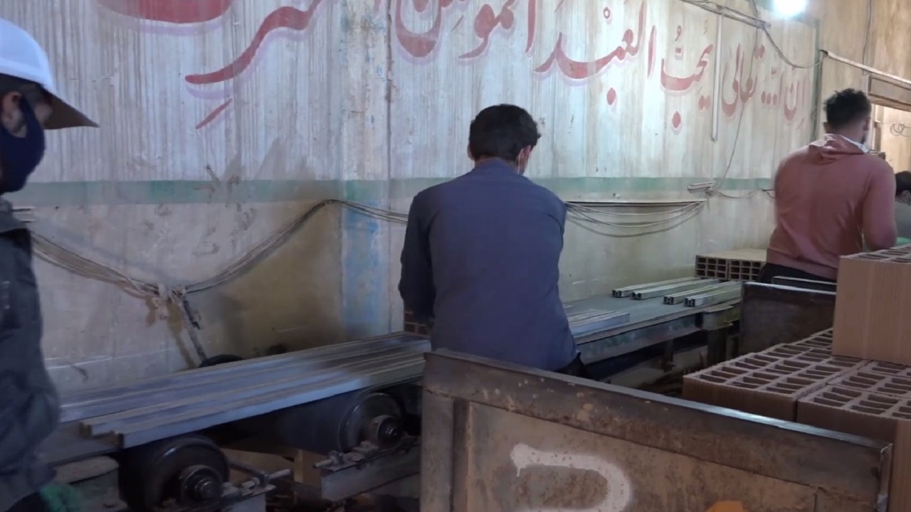 تولید و اشتغال در تنها کارخانه تولید آجر شهرستان چرداول