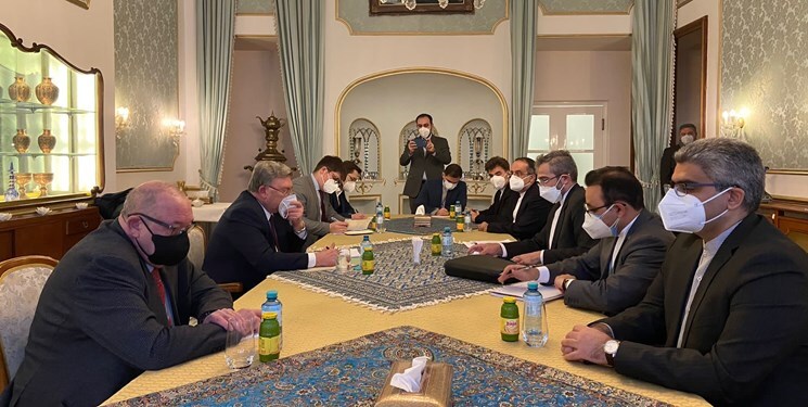 دیدار میخائیل اولیانوف با علی باقری در حاشیه مذاکرات وین 