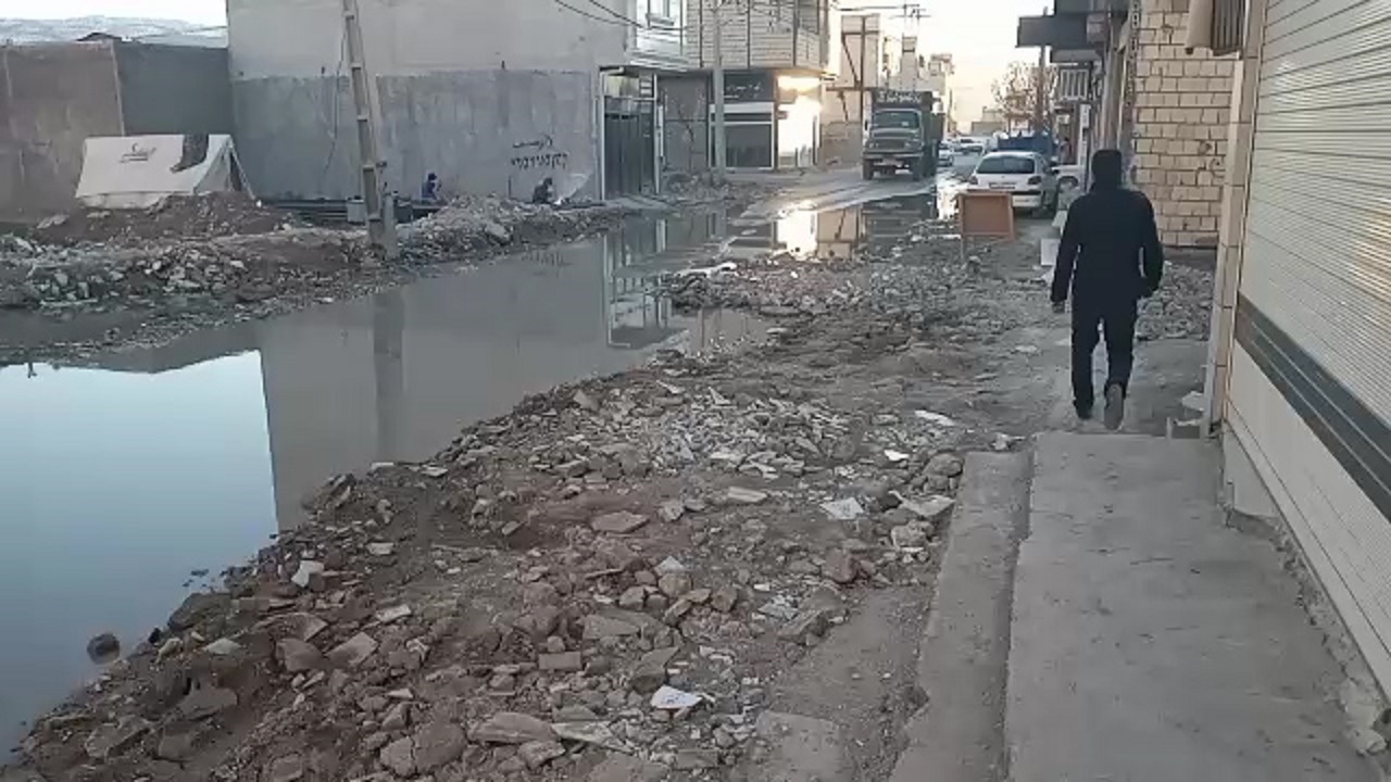 مرمت آسفالت‌های فرسوده معابر خرم آباد در انتظار نگاه مسئولان + فیلم
