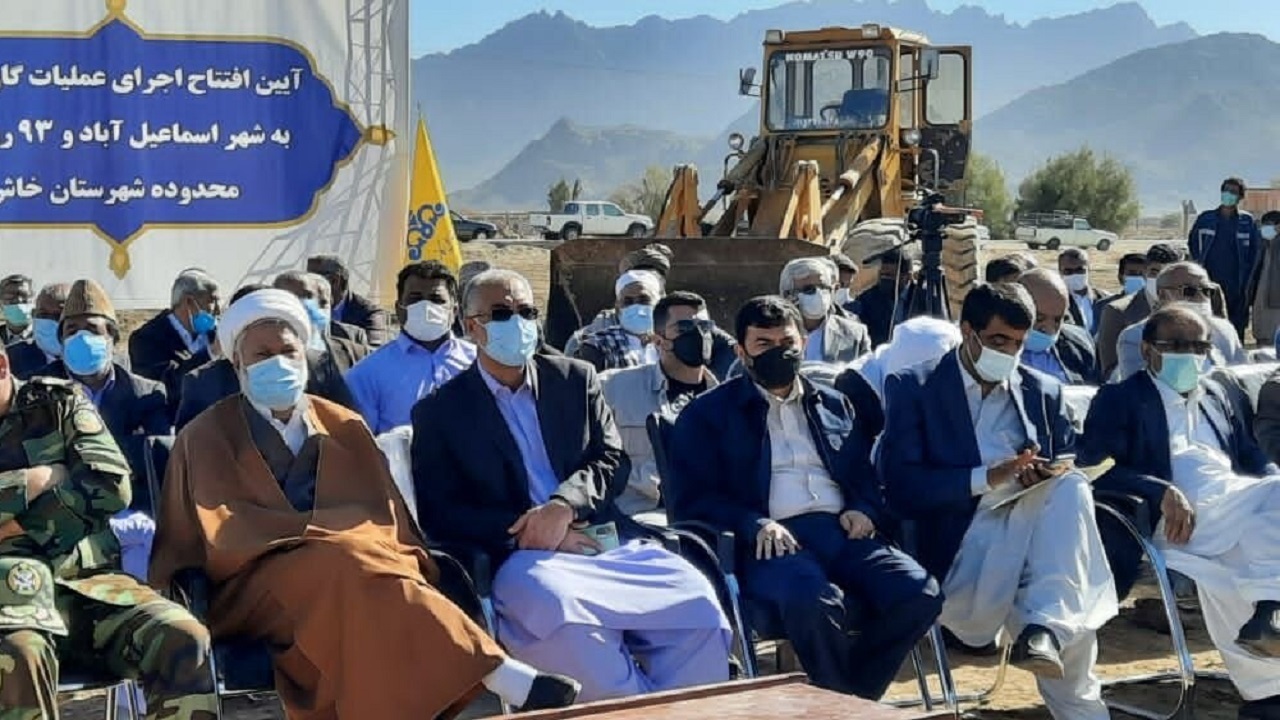 عملیات گازرسانی به شهر اسماعیل آباد و ۹۳ روستای خاش آغاز شد