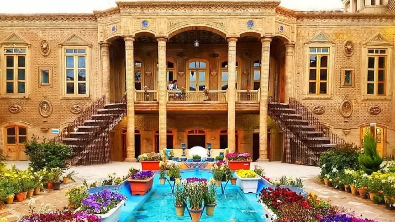 عمارتی به وسعت تاریخ در قلب مشهد + عکس