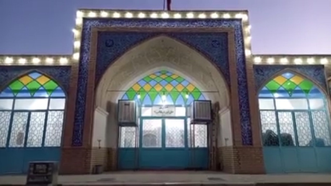 نمایی از مسجد تاریخی علی ابن ابیطالب در آران و بیدگل + فیلم