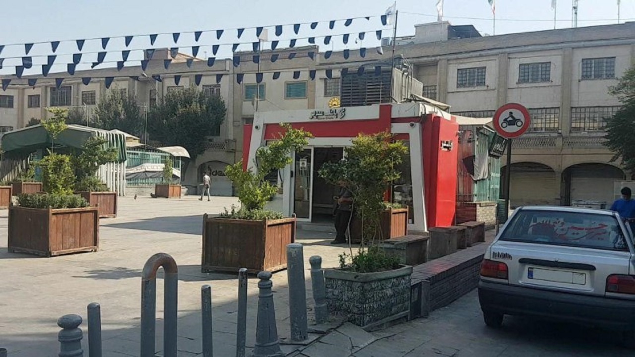 برخورد با سد معبر دستفروشان بازار تهران آغاز شد/ شهرداری: کیوسک بانک شهر در سبزه میدان مصداق سد معبر نیست