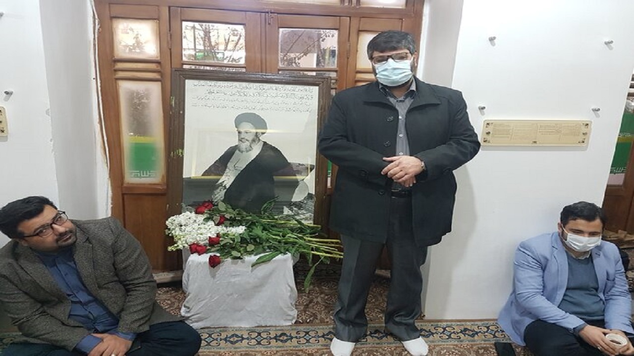 بیت تاریخی امام در قم با حضور اصحاب رسانه گلباران شد