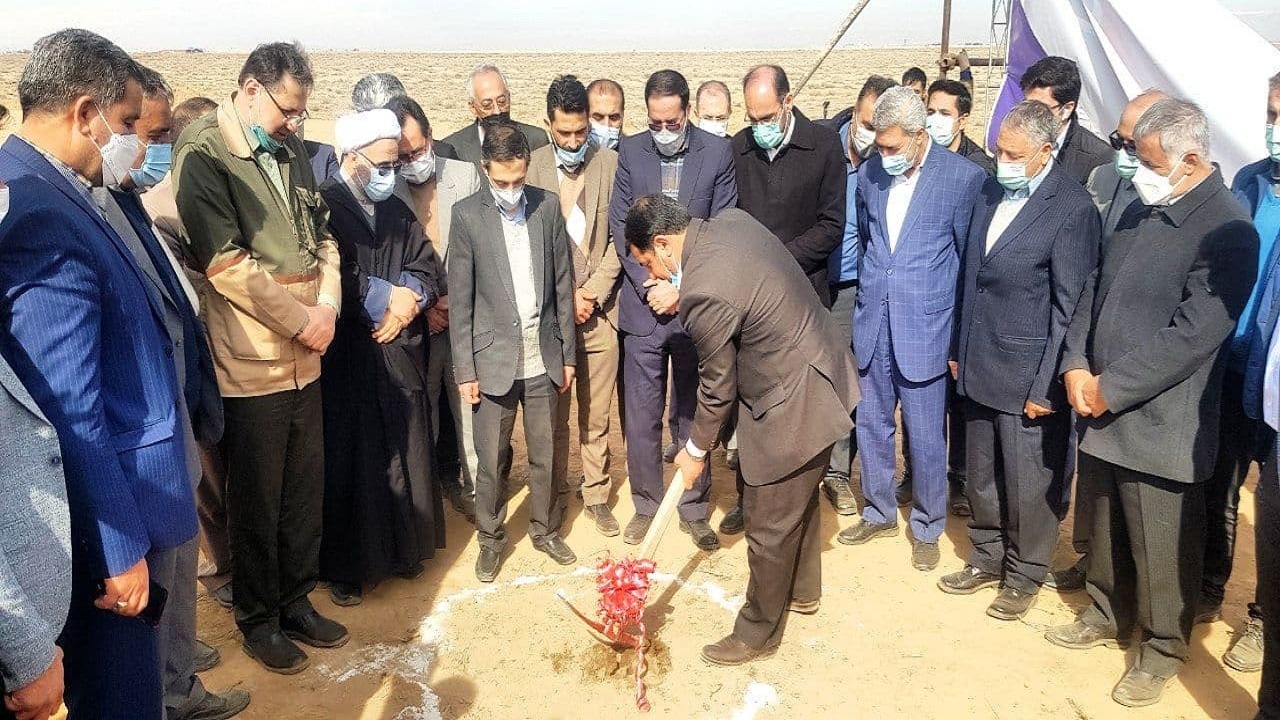 کلنگ زنی یک مجتمع کشت و صنعت در بوئین زهرا