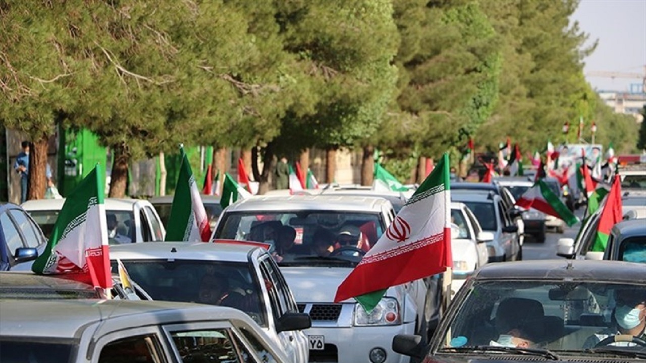 مردم خراسان جنوبی در جشن پیروزی انقلاب شرکت می‌کنند