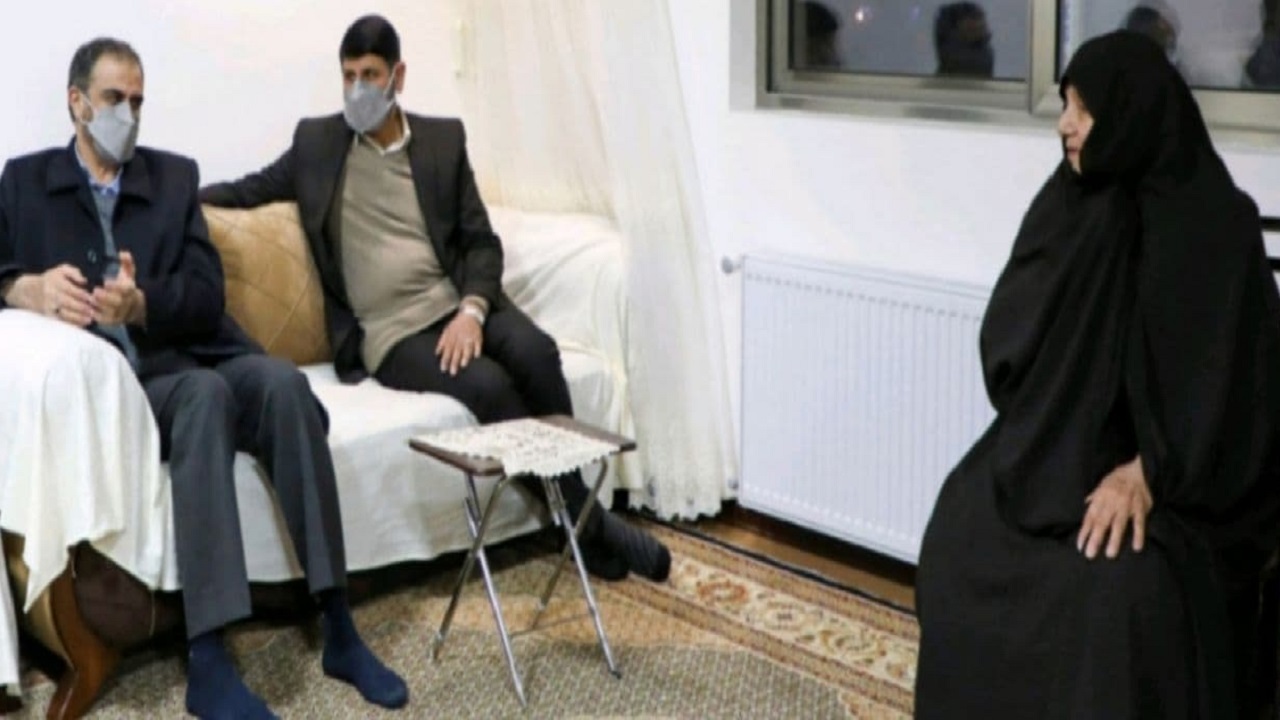 دیدار استاندار چهارمحال و بختیاری با خانواده شهید سید کمال فاضل