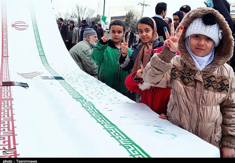 کودکان در جشن انقلاب اسلامی کودکان در جشن انقلاب اسلامی