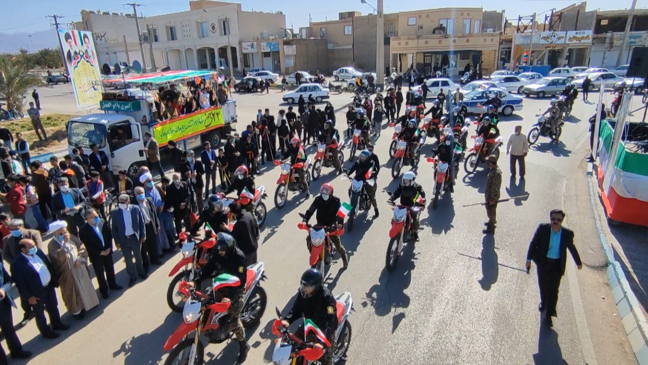 مردمان طبس هم پیروزی انقلاب را جشن گرفتند + فیلم