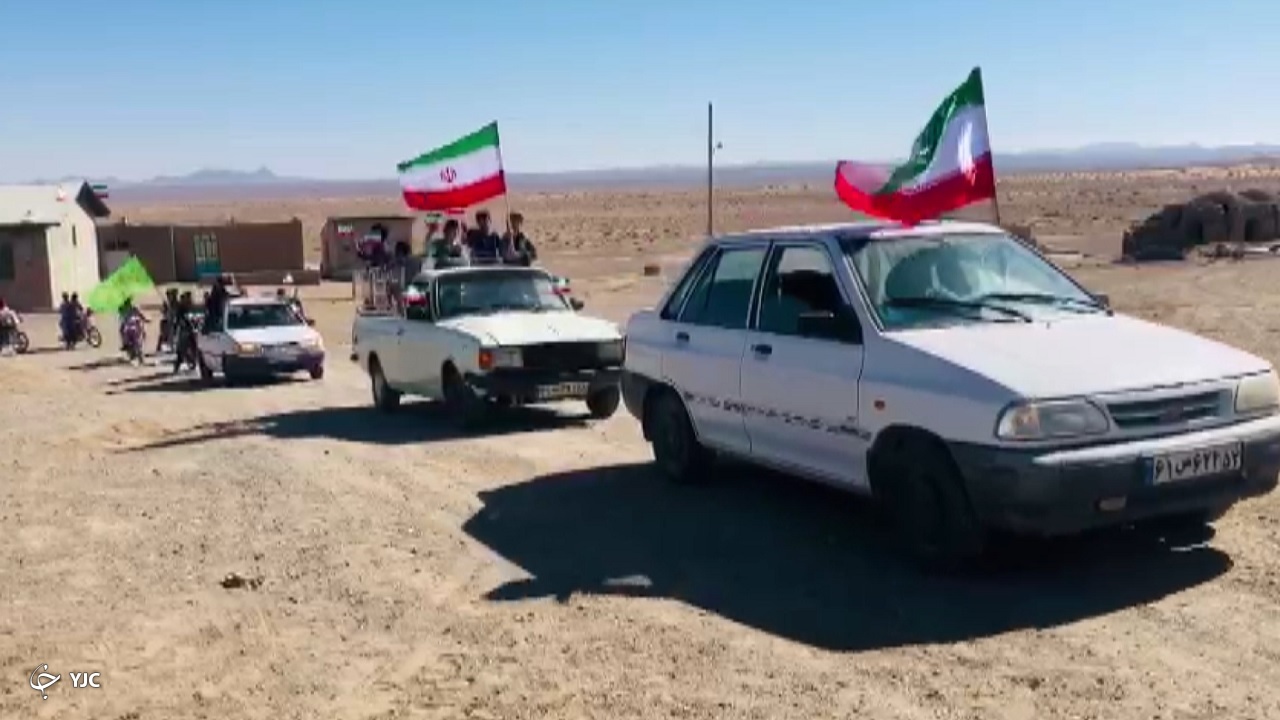 برپایی جشن پیروزی انقلاب در روستای ملکی + فیلم