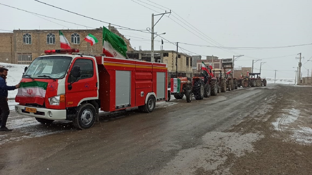 جشن پیروزی انقلاب در روستای بارده+تصاویر و فیلم