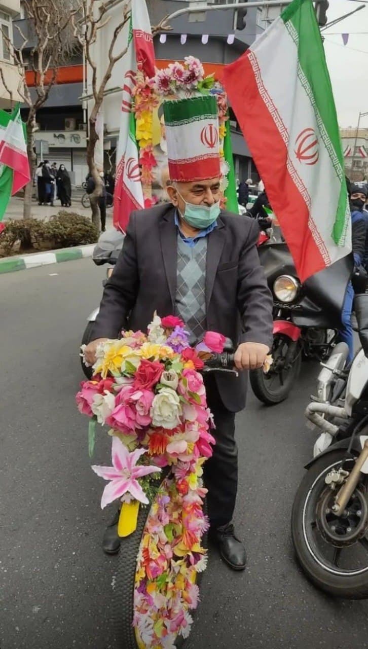 پیرمرد دوچرخه سوار