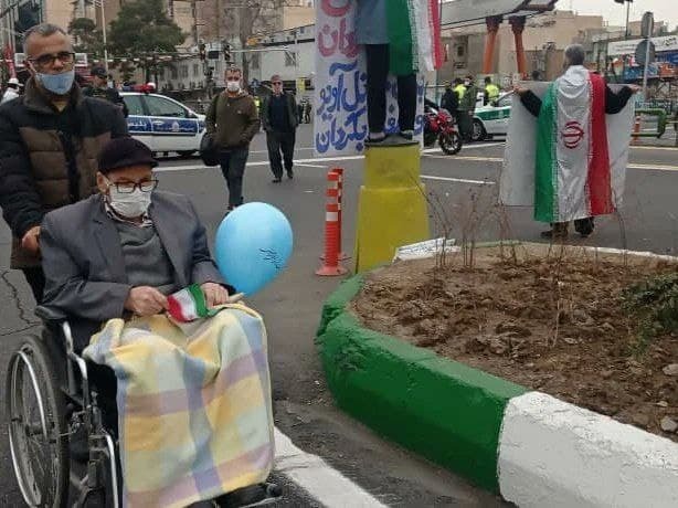 پیرمرد ویلچرنشین
