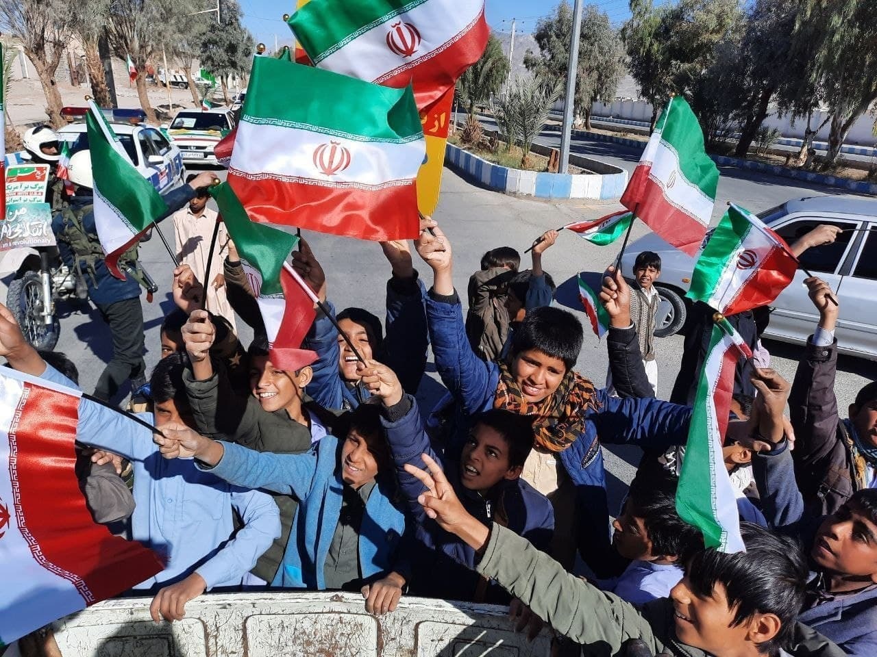 مردم ایران چهل و سومین سالگرد پیروزی انقلاب را جشن گرفتند
