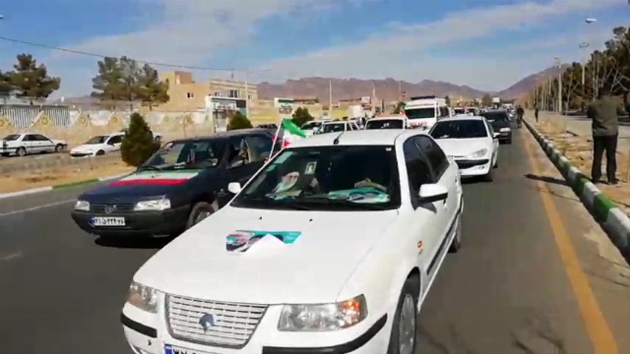 راهپیمایی خودرویی مردم کاشمر در جشن انقلاب + فیلم