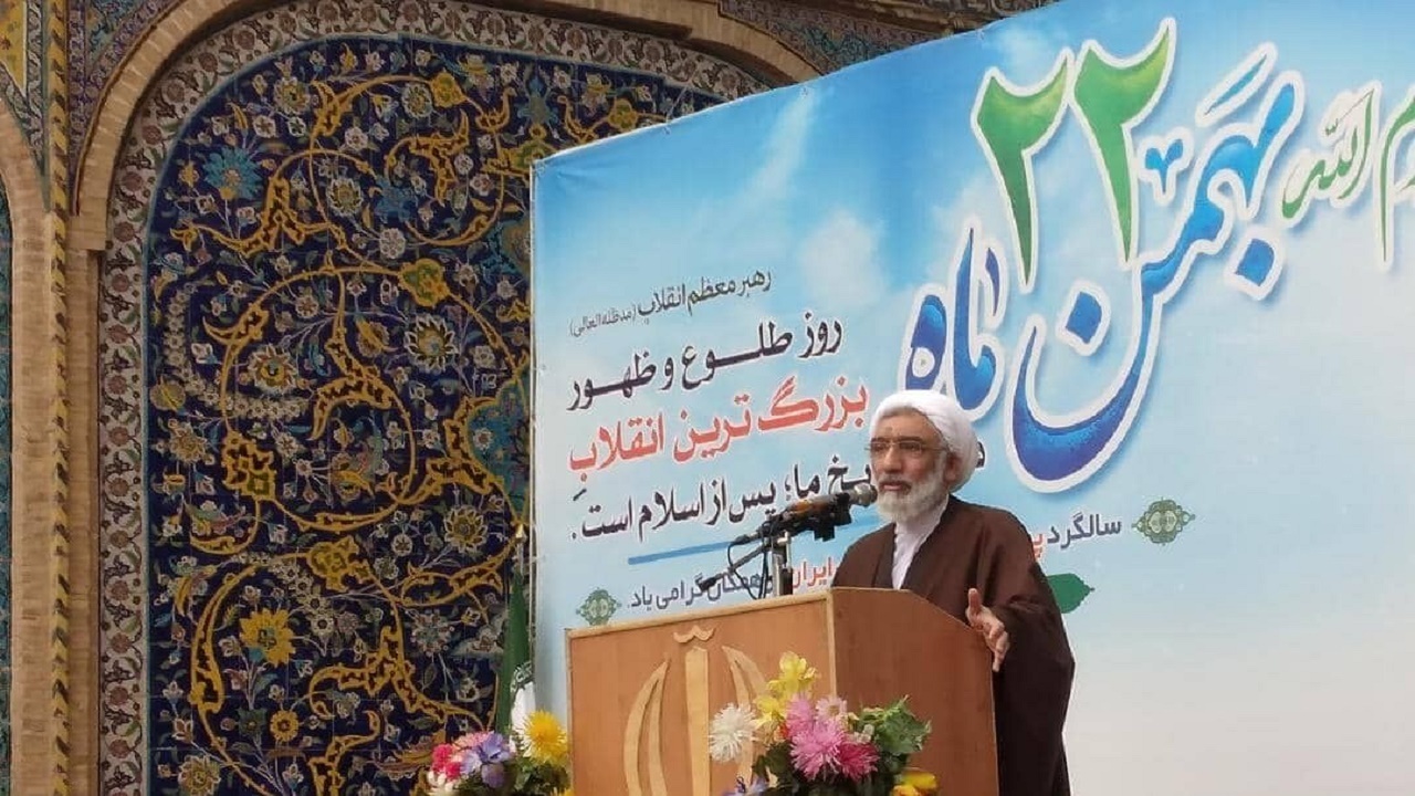 انقلاب ایران نقطه‌ای روشن در تاریخ ملت هاست