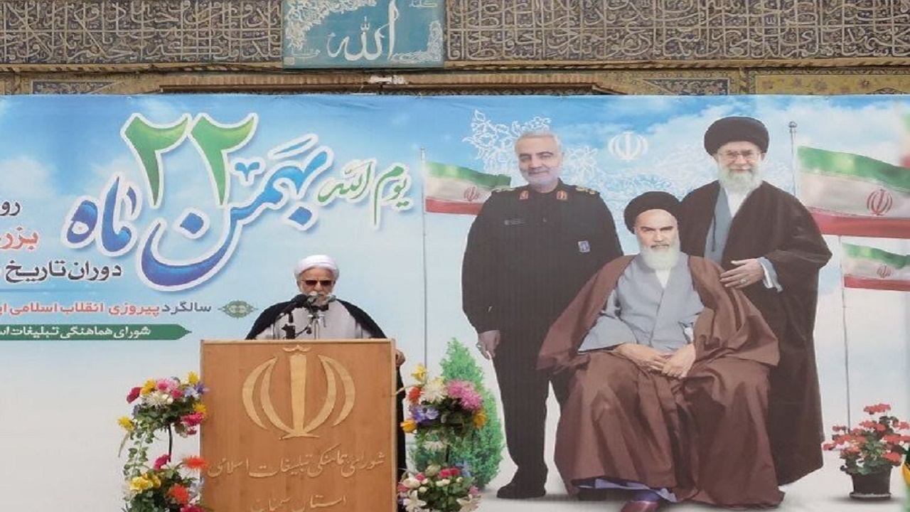 دلسوزان انقلاب جهاد تبیین را آغاز کنند