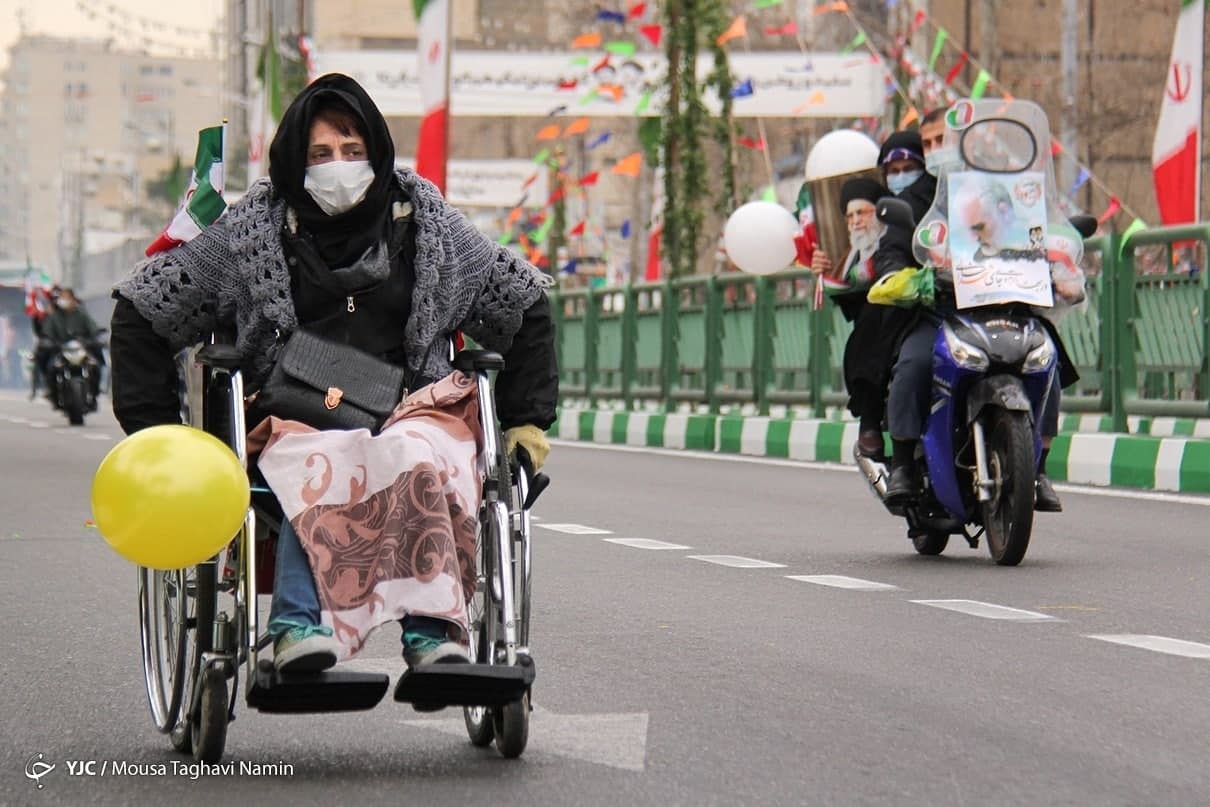 مردم ایران چهل و سومین سالگرد پیروزی انقلاب را جشن گرفتند + فیلم و تصاویر