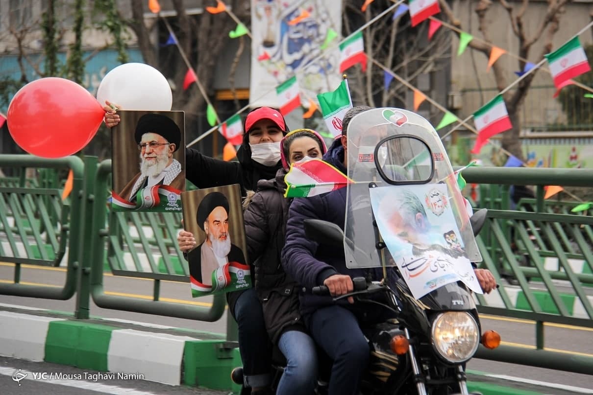 مردم ایران چهل و سومین سالگرد پیروزی انقلاب را جشن گرفتند + فیلم و تصاویر