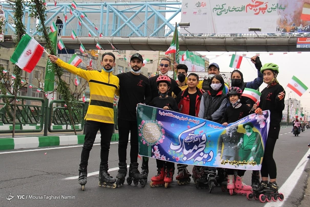 مردم ایران چهل و سومین سالگرد پیروزی انقلاب را جشن گرفتند + فیلم و تصاویر