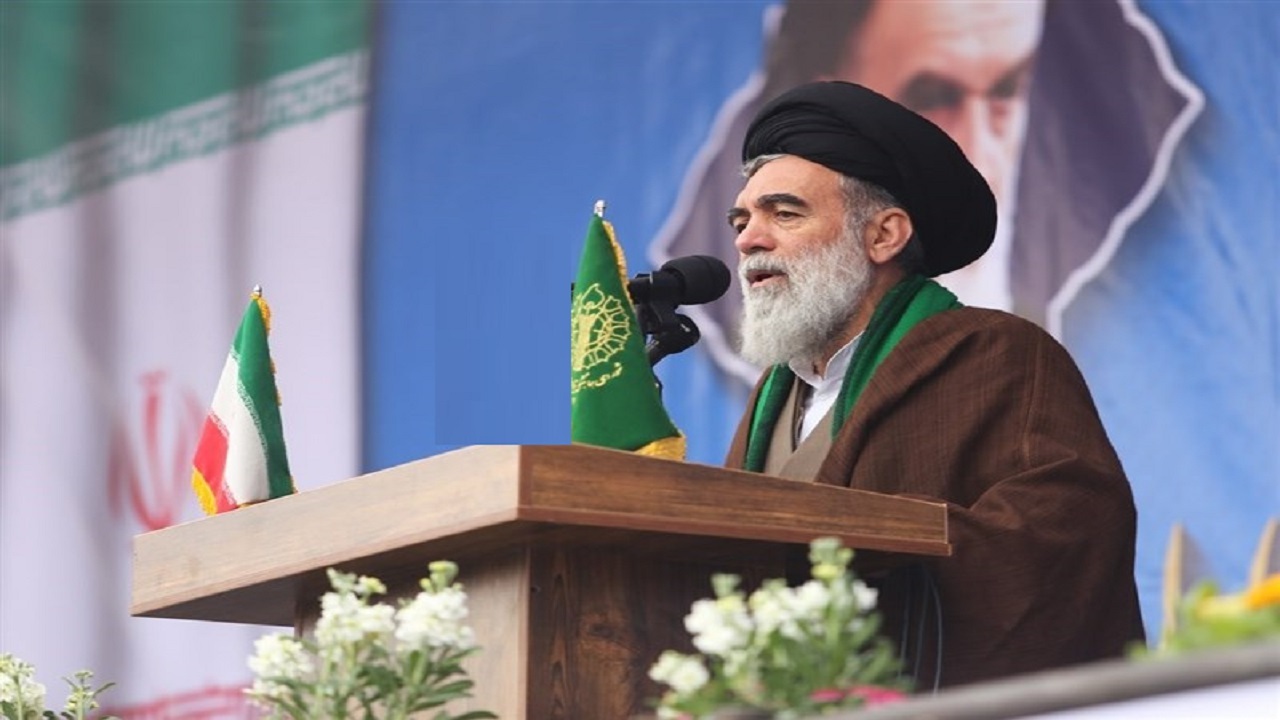 ملت ایران با جوانمردی و ایثار در برابر هجمه‌های دشمن ایستاده است