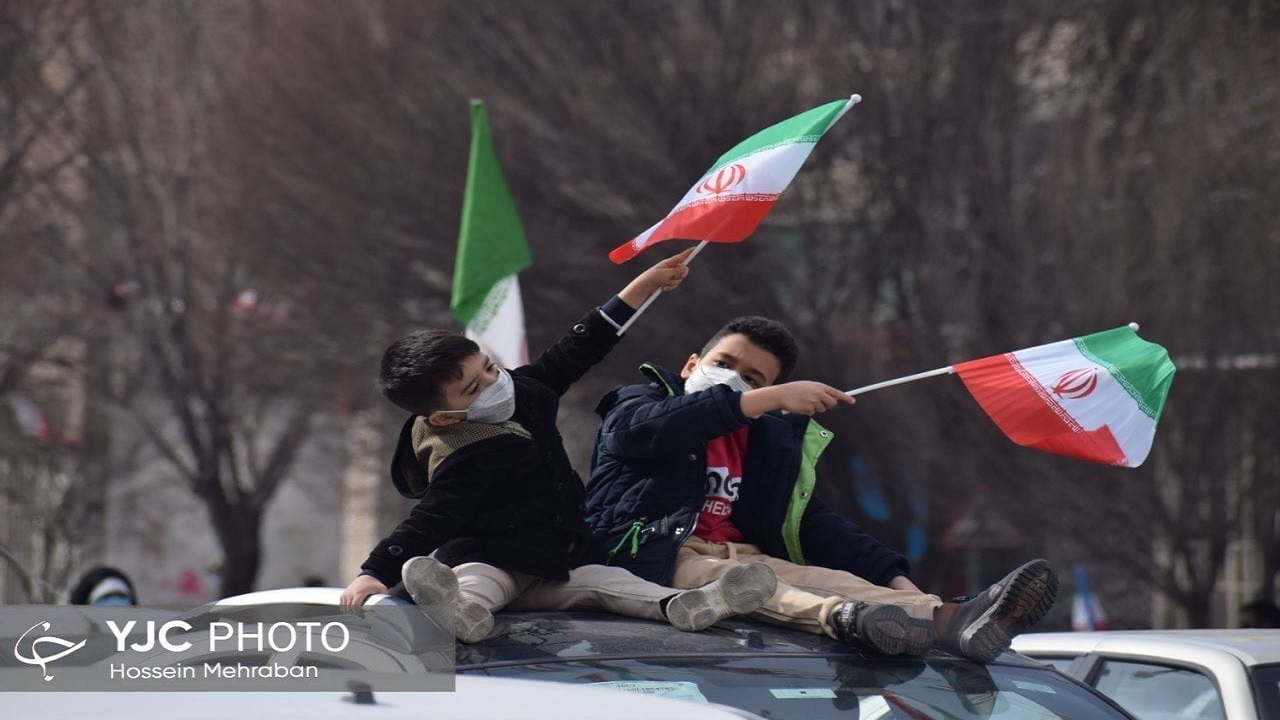 جلوه هایی زیبا از راهپیمایی ٢٢ بهمن در مشهد+فیلم