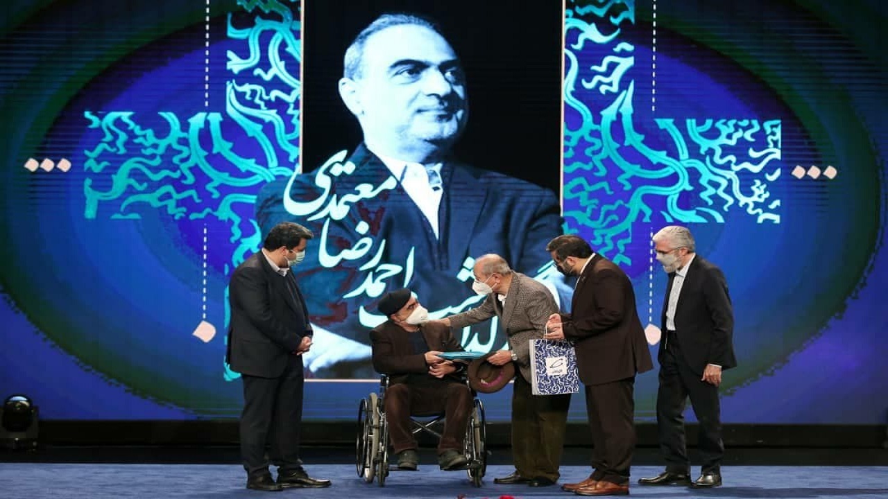 تجلیل از احمدرضا معتمدی در چهلمین جشنواره فیلم فجر + فیلم