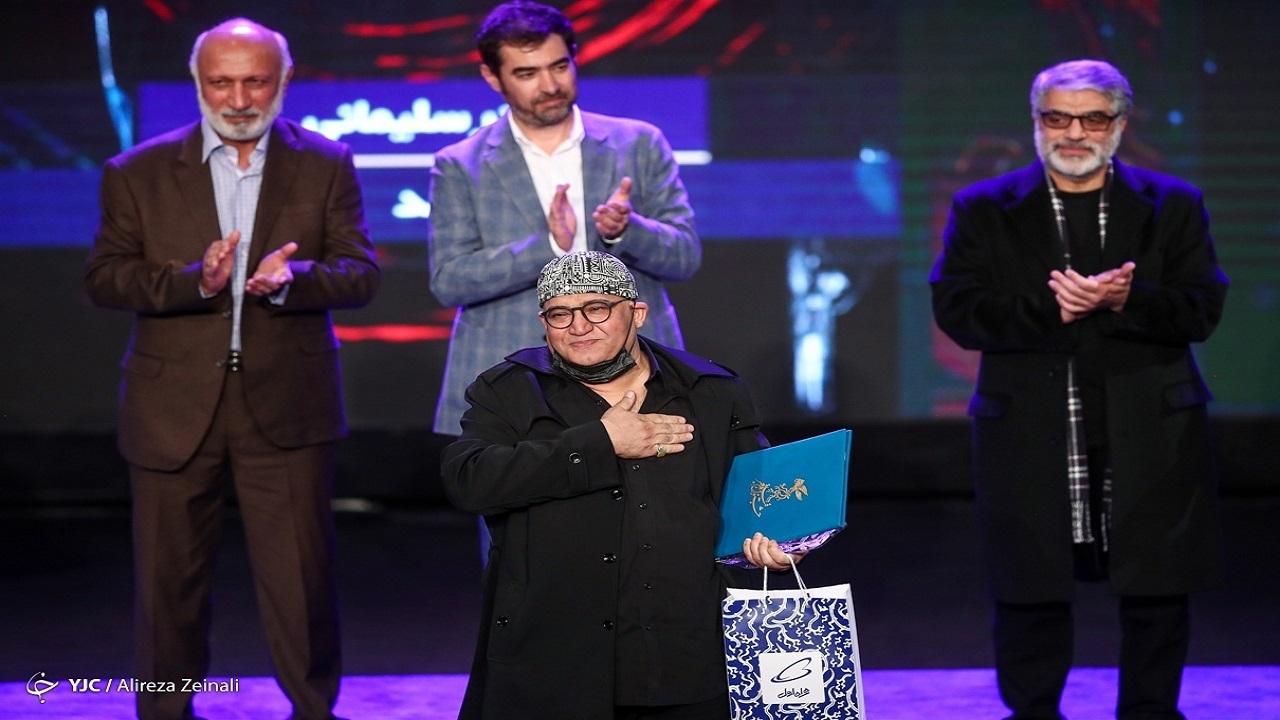 نادر سلیمانی سیمرغ خود را به مادران شهدای ترور تقدیم کرد + فیلم