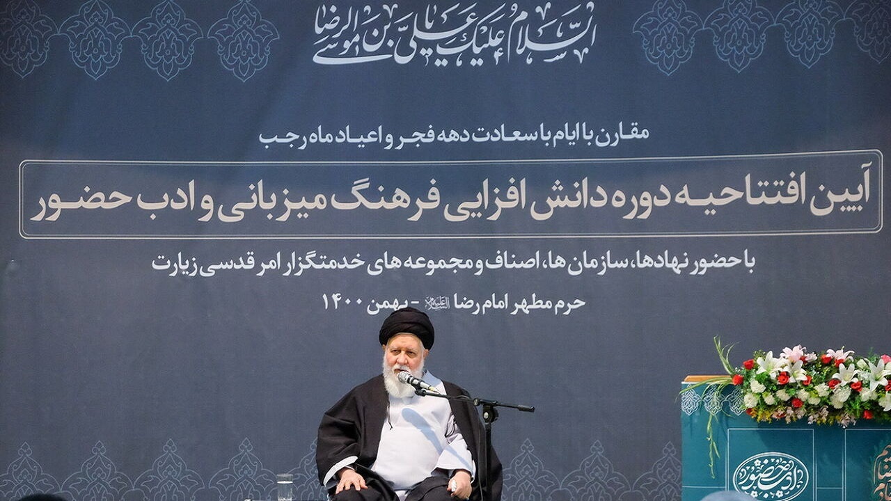 آستان قدس رضوی مدیریت خدمت به زائران را بر عهده بگیرد