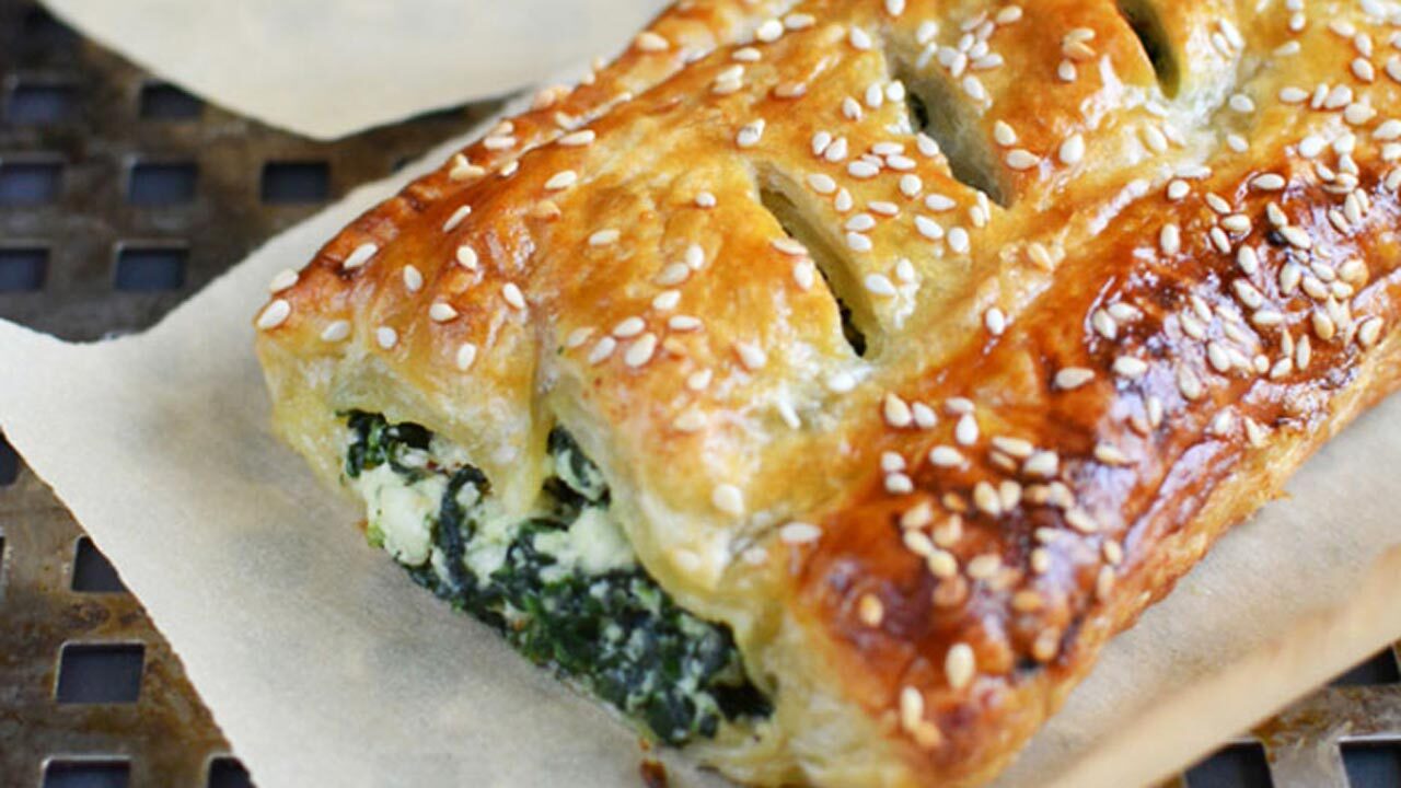 طرز تهیه بورک اسفناج و پنیر + فیلم