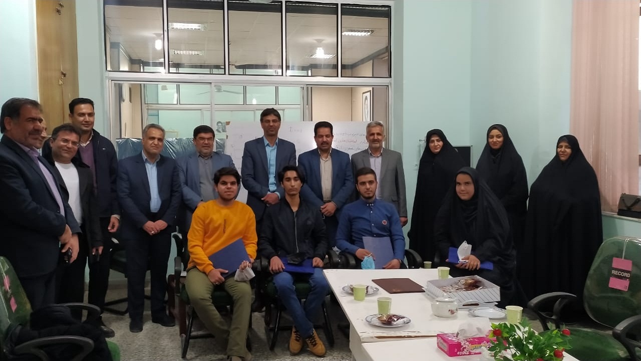 درخشش دانش‌آموزان بافقی در جشنواره پژوهش‌سرا‌های دانش‌آموزی