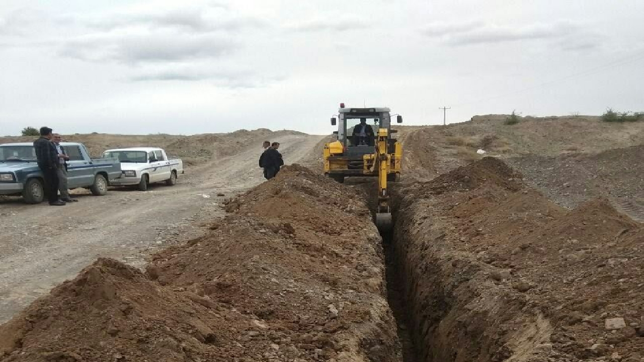 خط انتقال آب شرب روستای مومن آباد و آغل کمر تربت جام تعویض شد