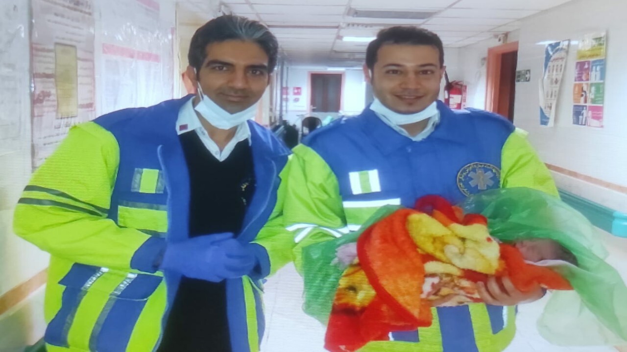 تولد دختر عجول قمی در آمبولانس