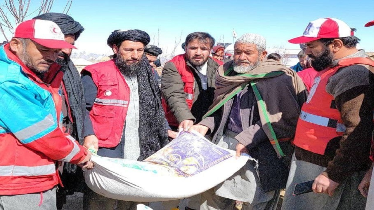 کمک به ۶۲۰ خانواده آسیب دیده در مرکز ولایت دایکندی