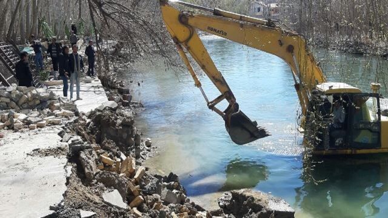 ۵ کیلومتر دیوار ساماندهی در بستر زاینده‌رود بنا شده است